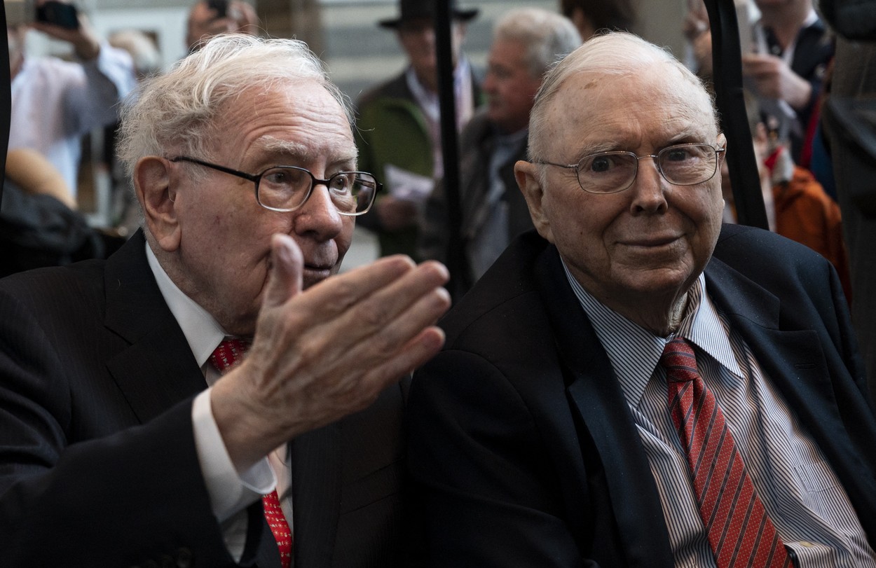 6 sfaturi pentru o viață lungă și fericită, de la magnatul Charlie Munger, mâna dreaptă a lui Warren Buffet