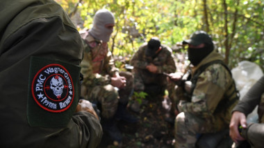 mercenari wagner intr-o padure din ucraina