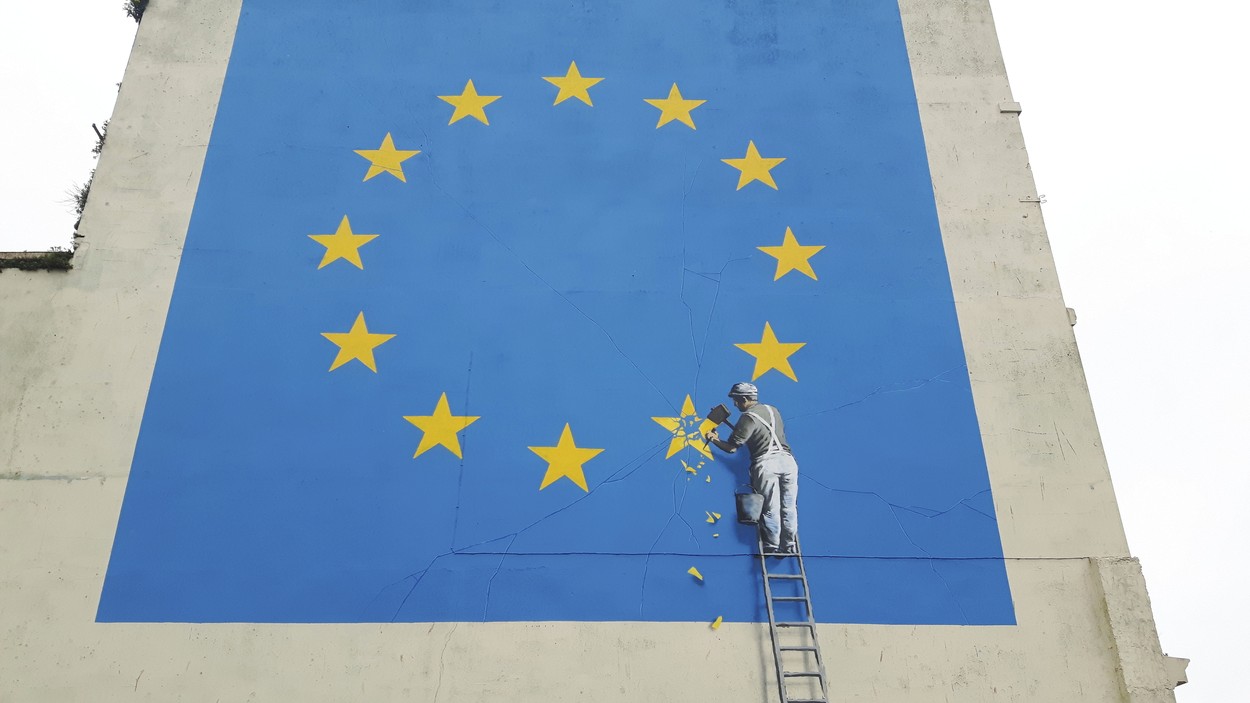 O pictură murală de Banksy a fost distrusă după ce clădirea pe care se afla a fost demolată