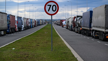 camioane ucrainene blocate la granita cu polonia