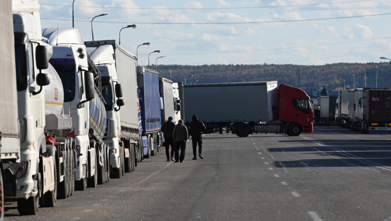 camioane ucrainene blocate la granita cu polonia