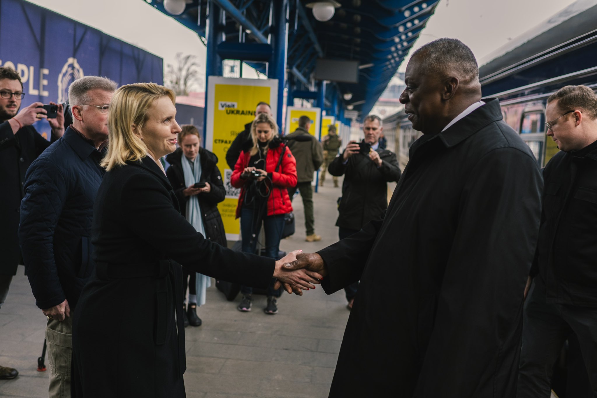 Secretarul american al apărării Lloyd Austin face o vizită surpriză la Kiev