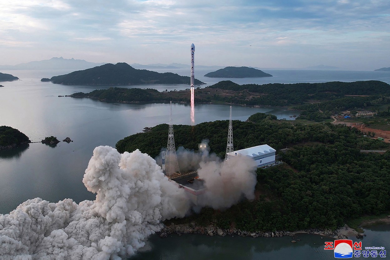 Coreea de Nord crește tensiunile cu anunțul lansării unui nou satelit spion. Japonia, Coreea de Sud și SUA fac front comun