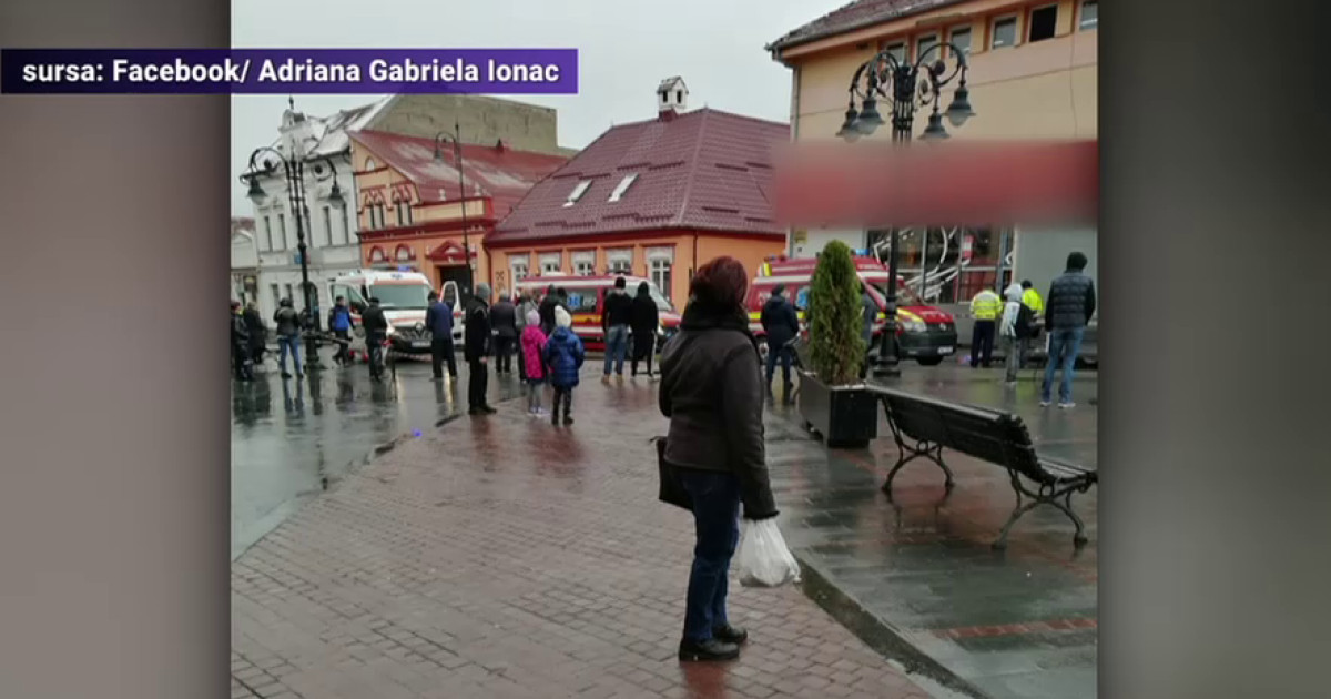 Un șofer de camion s-a înecat cu o bomboană în timp ce conducea și a intrat cu mașina în 3 oameni. Un preot a murit|EpicNews