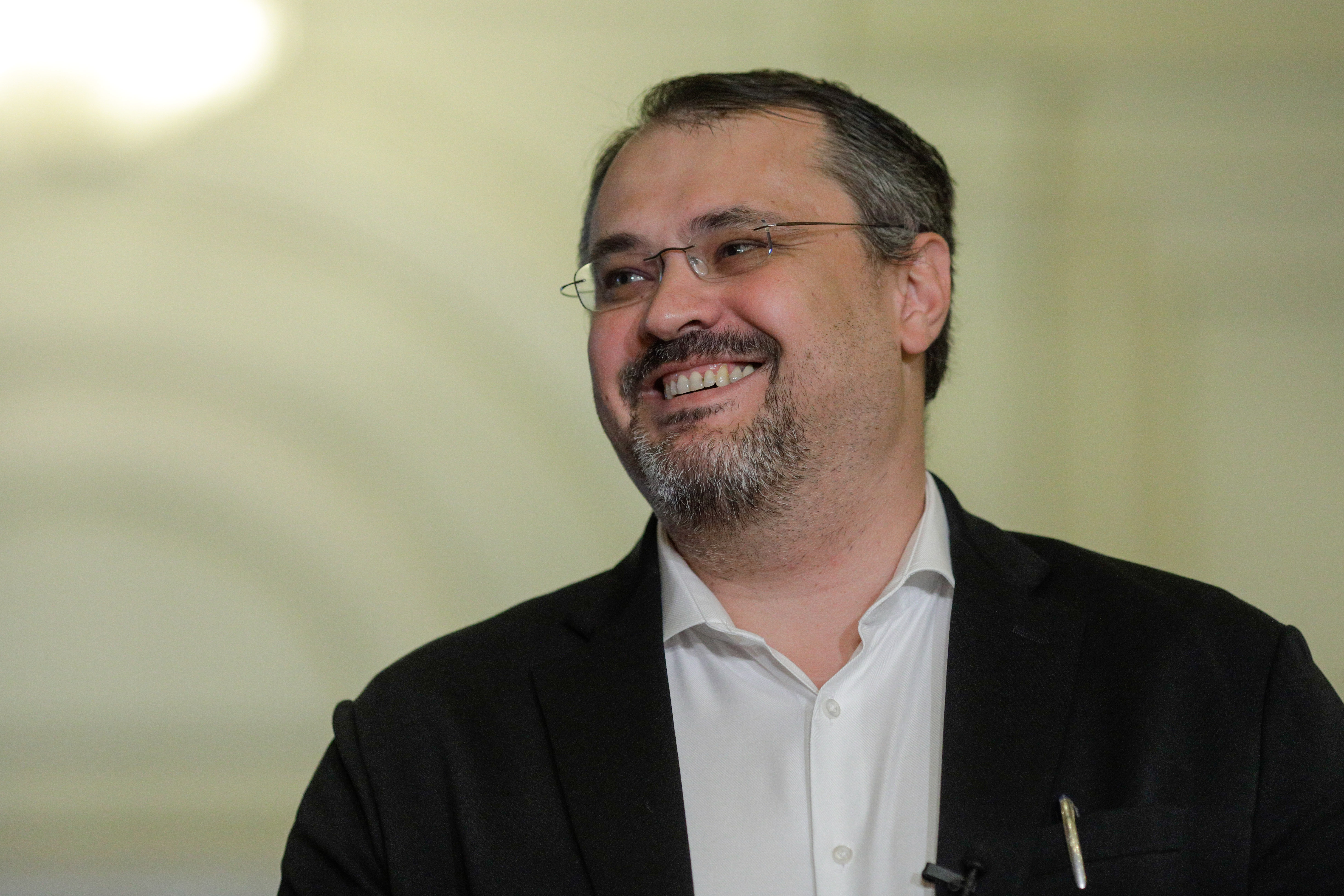 După ce Ciolacu a spus că n-a găsit PNRR-ul în Guvern, Ghinea îl face "prost": A zis că mă invită să vorbim, n-a mai dat niciun telefon