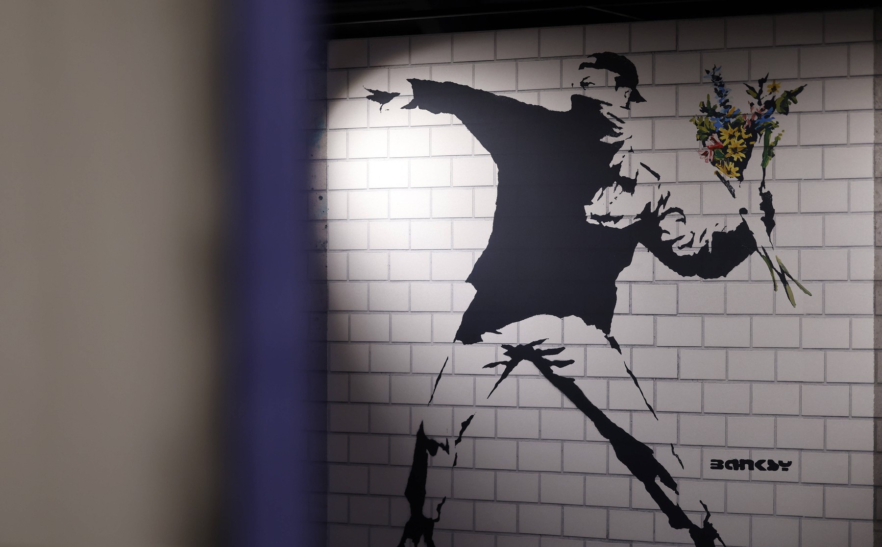 Cine este Banksy: Un raport Reuters susține că a descoperit identitatea celebrului artist stradal