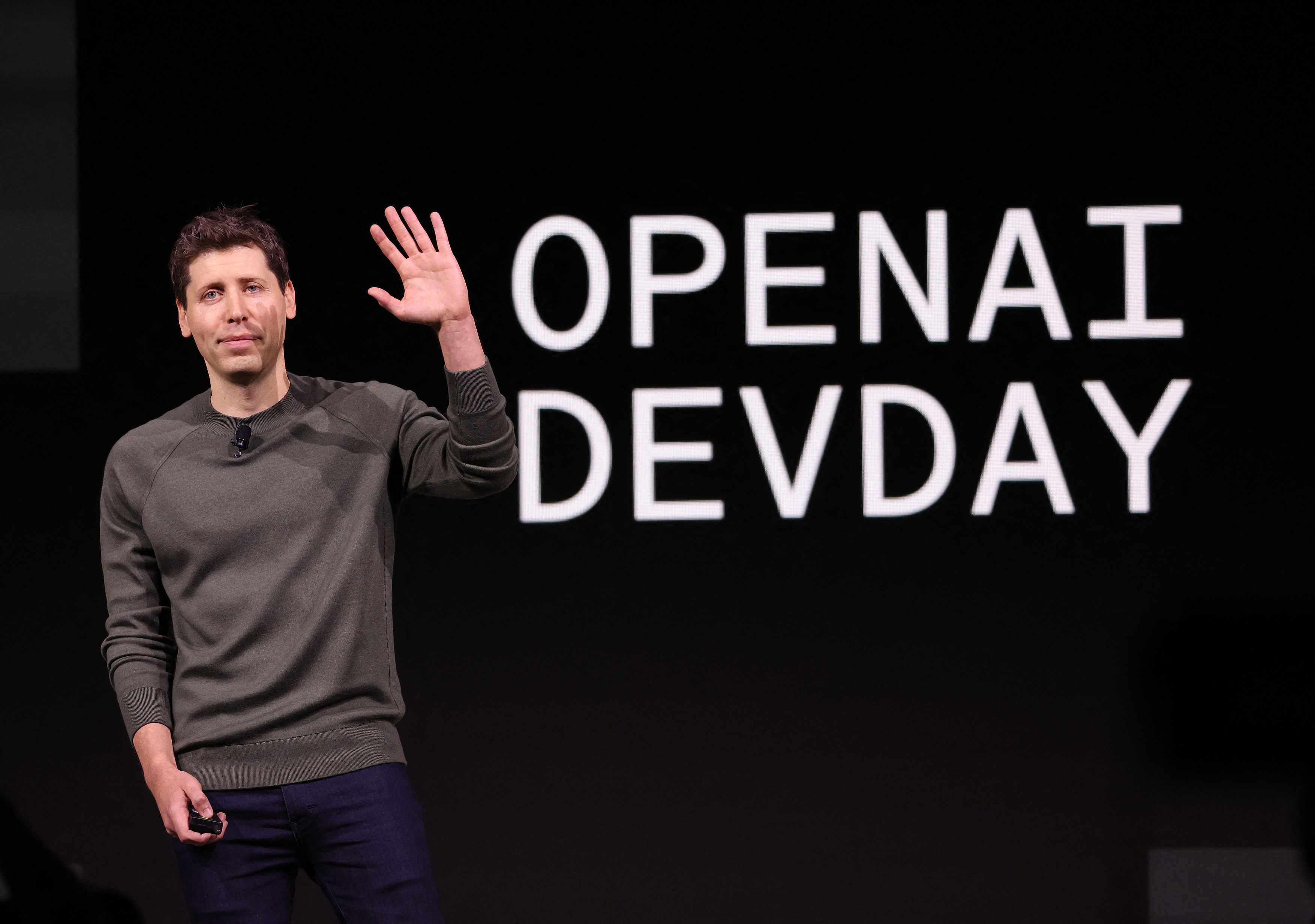 Sam Altman revine în funcția de CEO al OpenAI la câteva zile de la concediere: "Iubesc OpenAI"