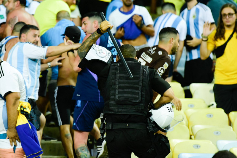 Brasil x Argentina RIO DE JANEIRO, RJ - 21.11.2023: BRASIL X ARGENTINA - Fight between Argentine fans resulted in arrest