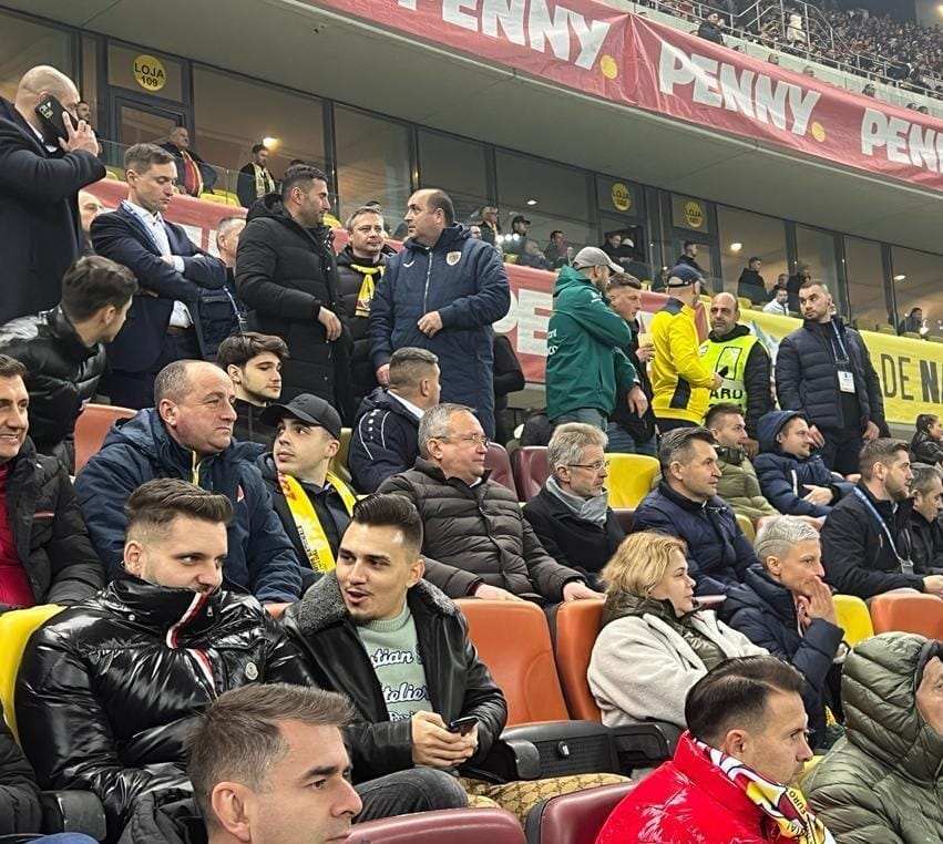 Politicieni în tribune la meciul România-Elveția. Ciucă s-a dus cu fiul și șeful Senatului din Cehia, Ciolacu cu colegi de partid