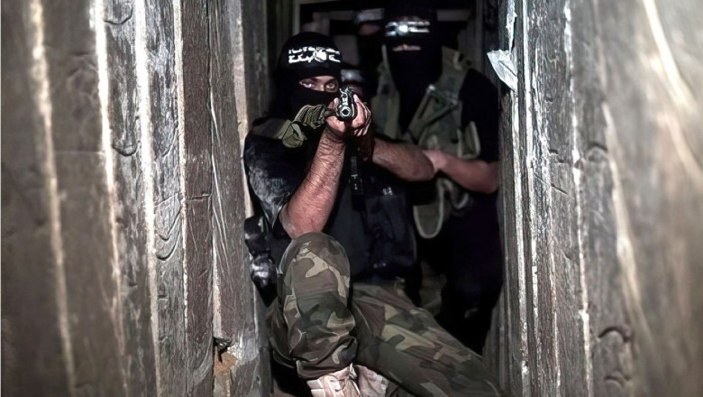militanți Hamas in tunel