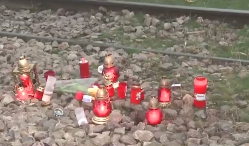 VIDEO. Copil omorât de tren, după ce a plecat pe jos spre școală pentru că nu a mai avut loc în microbuzul primăriei