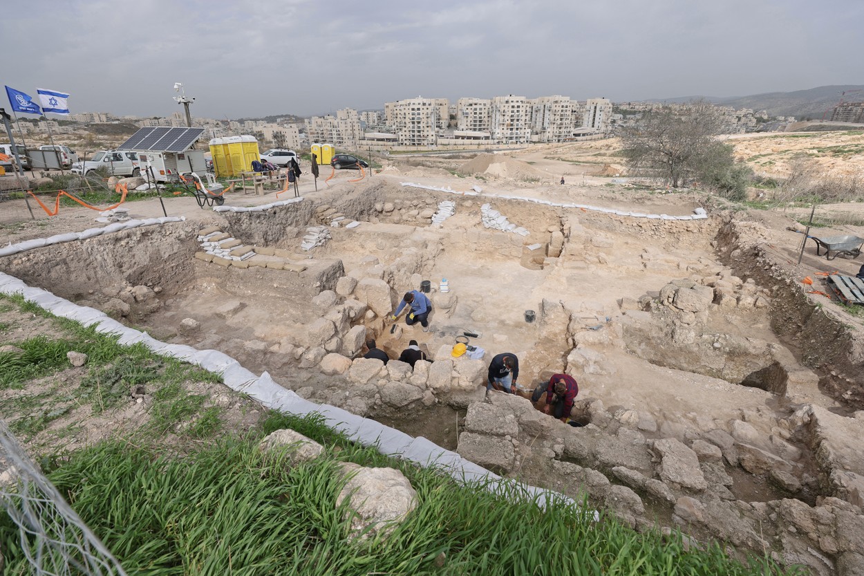 Arheologii israelieni au găsit dovezi ale producerii de arme în masă în urmă cu 7.200 de ani