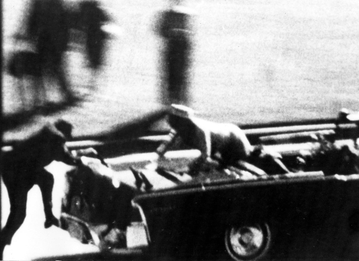 60 de ani de la asasinarea președintelui american John Kennedy, împușcat de mai multe ori în timpul unei parade din Dallas