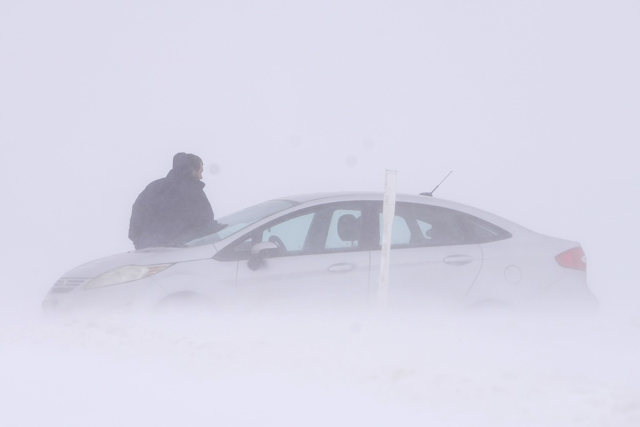 HARTĂ. Cod portocaliu de viscol. Meteorologii avertizează că în unele zone vântul va bate cu până la 130 de km pe oră