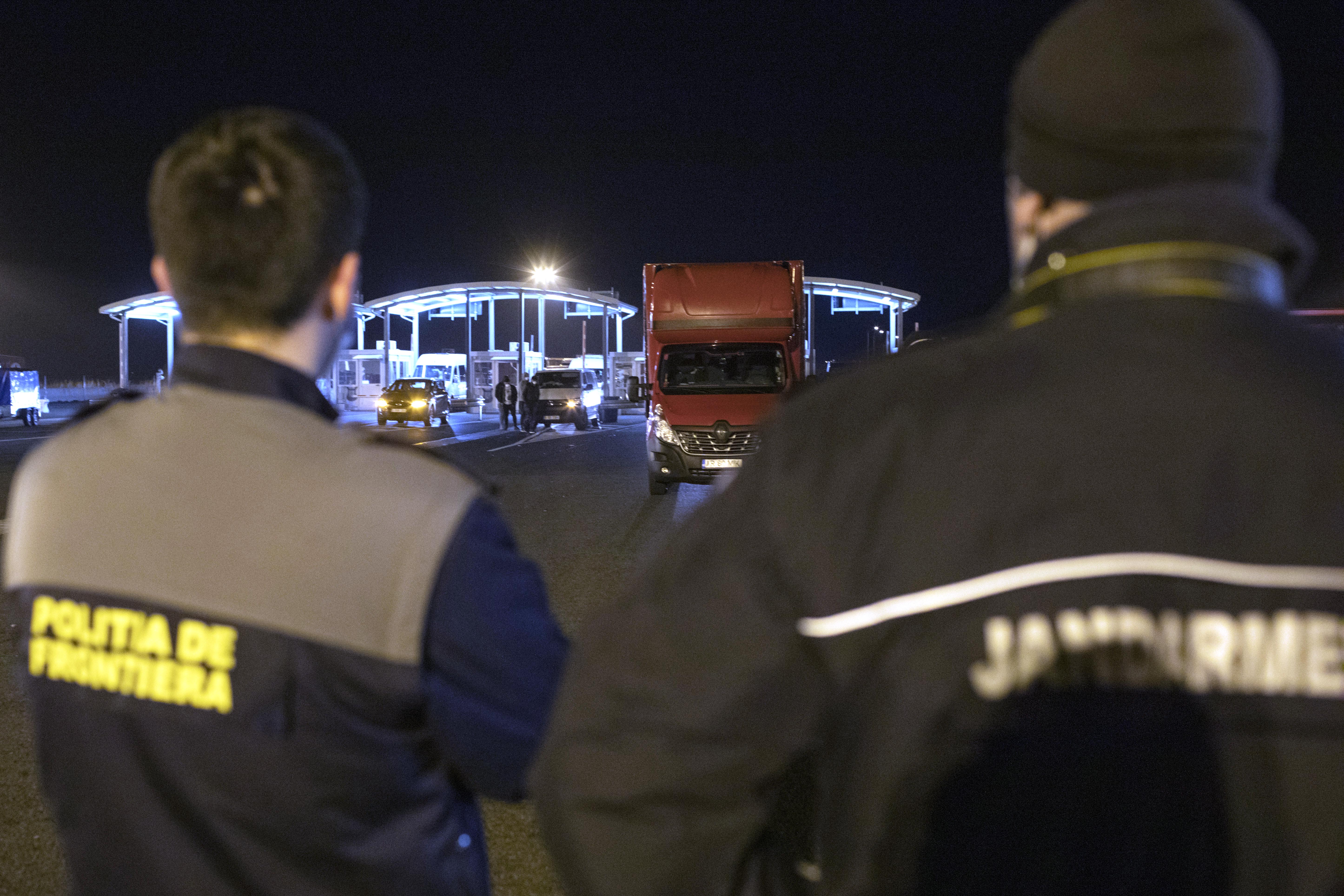„Îi bogăție, uăi!”. Stenograme în dosarul mitei din Vama Sculeni. Șpaga ascunsă în chiloți era împărțită cu șeful Vămii în baie