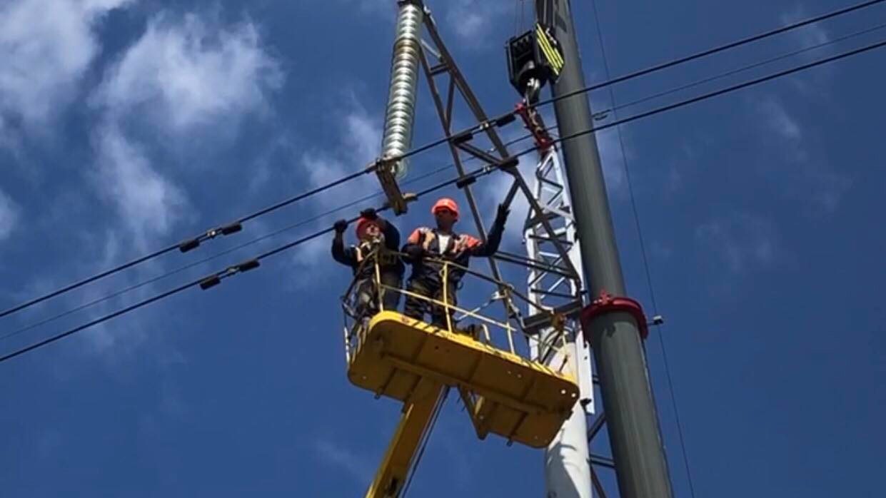 Ucraina a început să importe curent electric. România, printre țările care o ajută cu electricitate