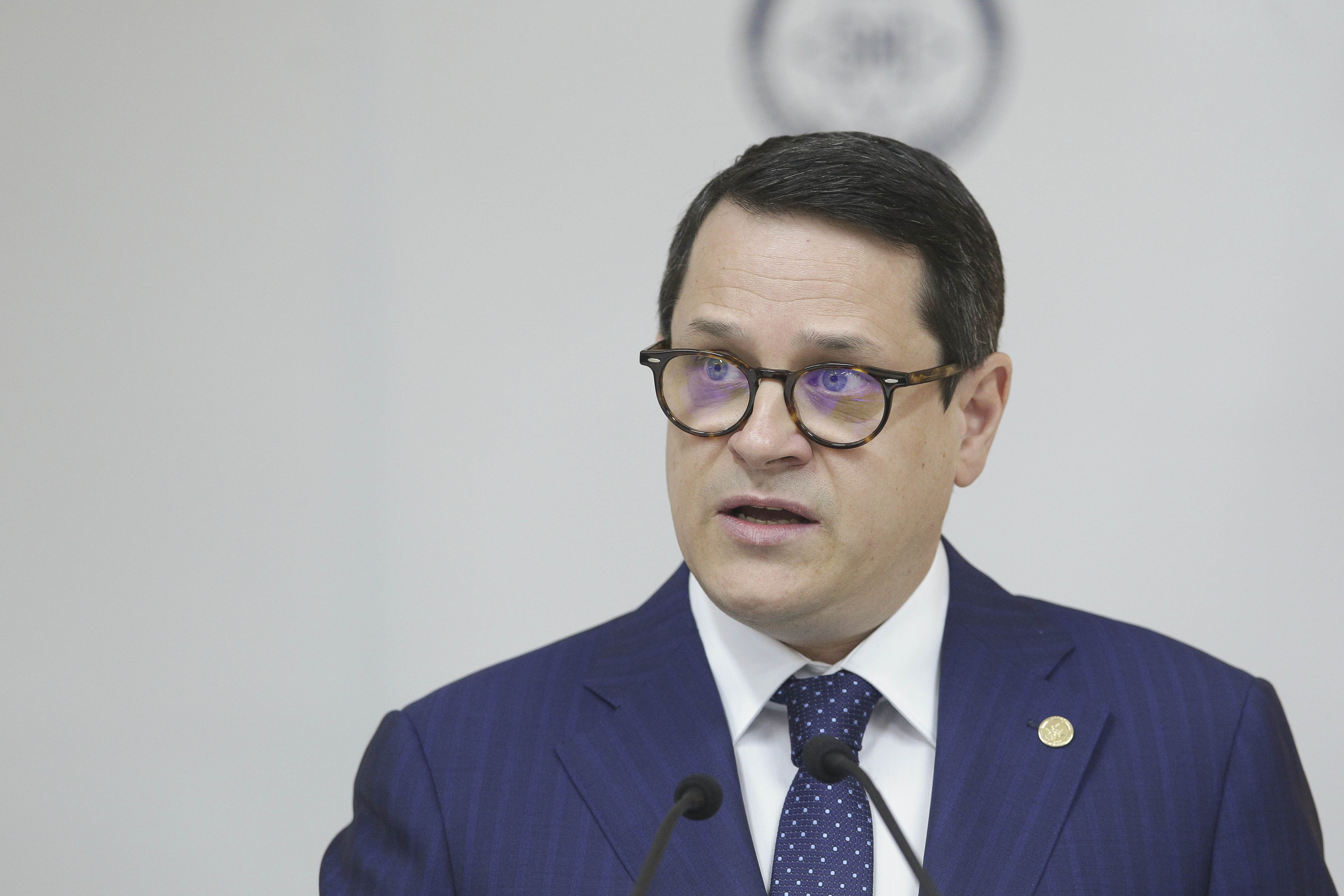 Hellvig îl desființează pe Boloș: Finanțele își ascund neputința invitând populist la delațiune