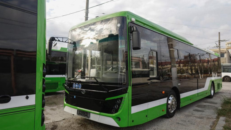 Cele 100 de autobuze electrice cumpărate de PMB au ajuns în depoul STB