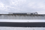 20 December 2022, Bavaria, Gablingen: A wall surrounds the Gablingen correctional facility. After about two and a half years in the high-security prison in Burg, the right-wing extremist and anti-Semitic assassin from Halle is now serving time at Gablinge