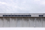 20 December 2022, Bavaria, Gablingen: A wall surrounds the Gablingen correctional facility. After about two and a half years in the high-security prison in Burg, the right-wing extremist and anti-Semitic assassin from Halle is now serving time at Gablinge