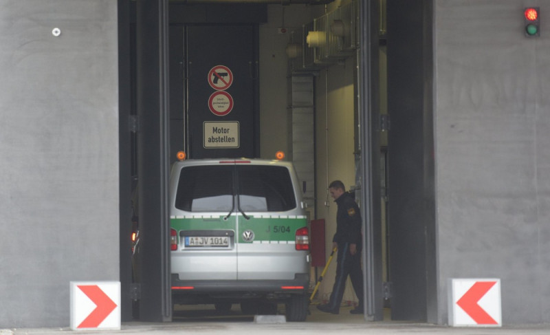 Gablingen, Germany. 30th Oct, 2018. A judicial vehicle is parked in the security lock of the Augsburg-Gablingen prison. The former chairman of the Audi board, Stadler, was detained here on remand. Credit: Stefan Puchner/dpa/Alamy Live News