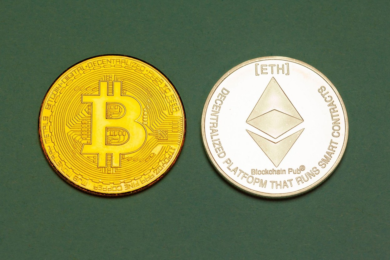 Bitcoin a trecut de pragul de 40.000 de dolari. Crește și criptomoneda Ether