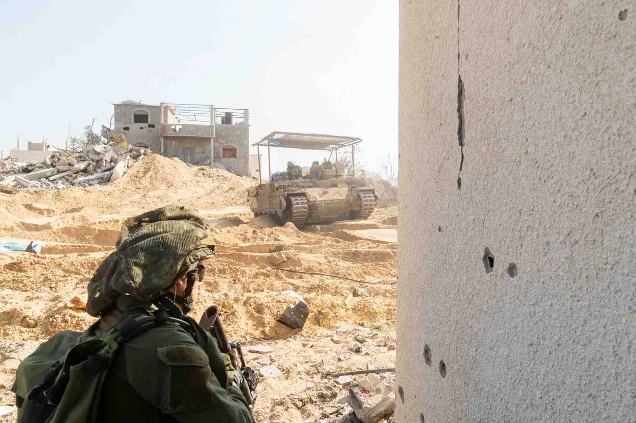 Tancuri israeliene la intrarea în Khan Younis, IDF vrea să inunde tunelurile Hamas. OMS: Situația se agravează de la o oră la alta
