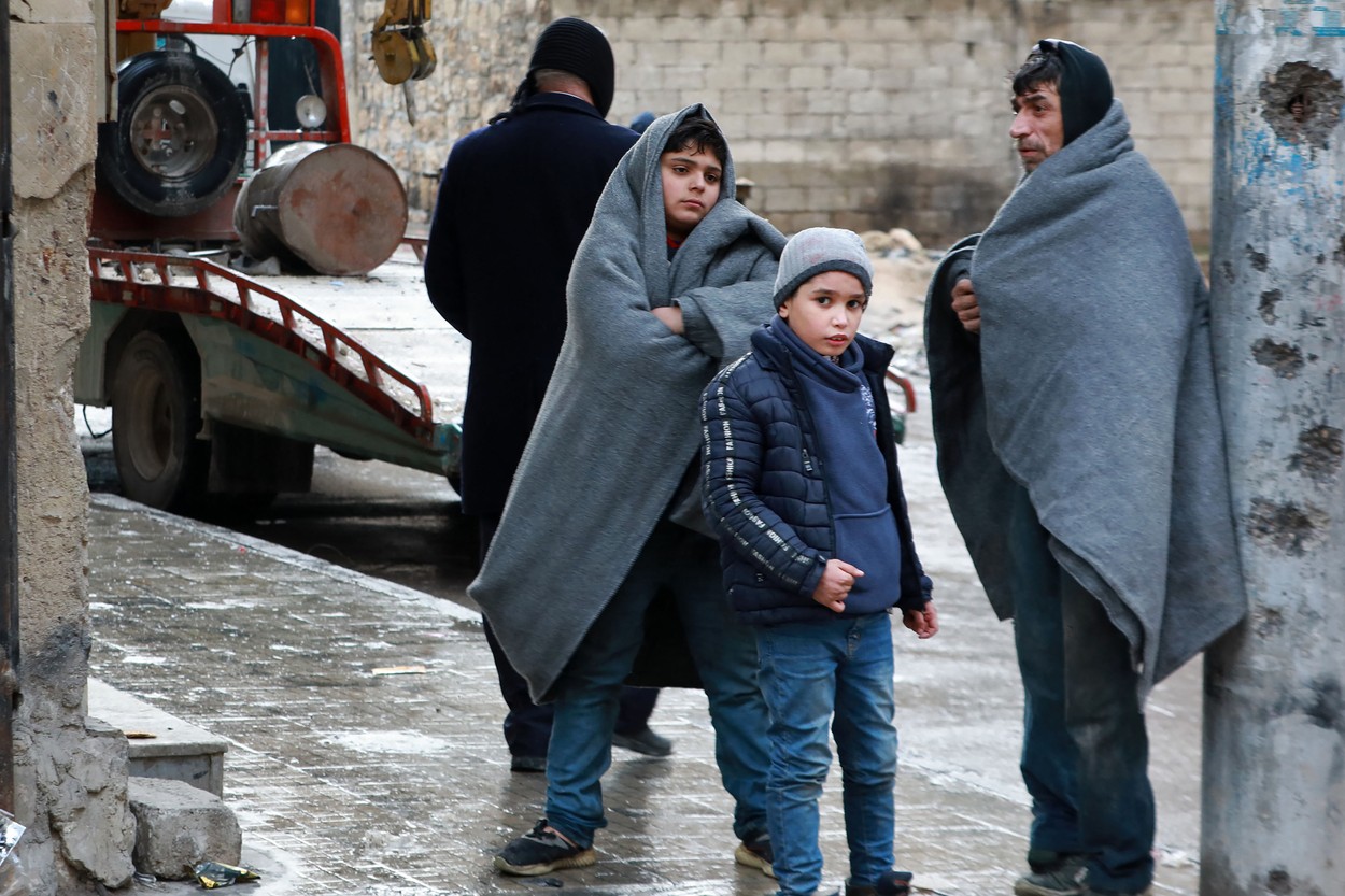 Panică în Turcia, după un cutremur la sud de Istanbul. De teamă că se vor prăbuși clădirile, oamenii au fugit în stradă