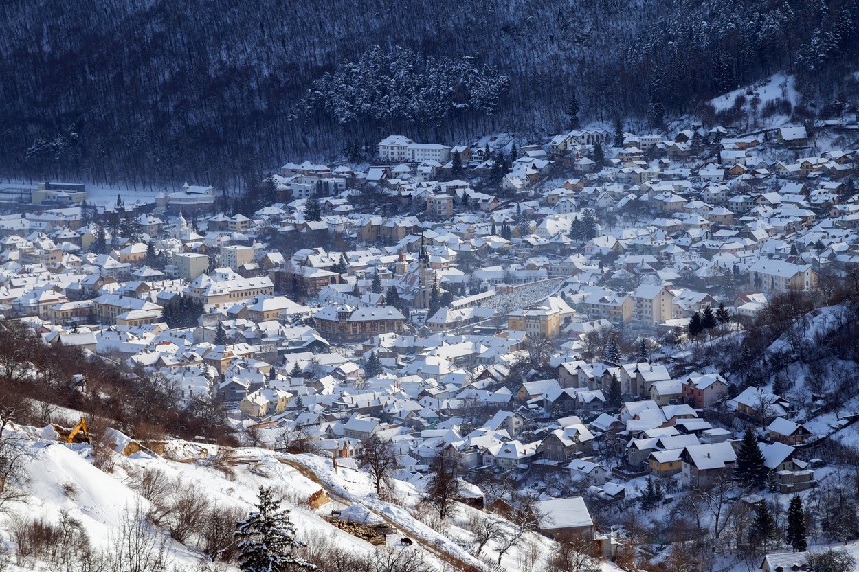Urmează zile cu ger, lapoviță și ninsori. Temperaturile vor scădea spre minus 14 grade. Vremea în fiecare regiune, până în 17 decembrie