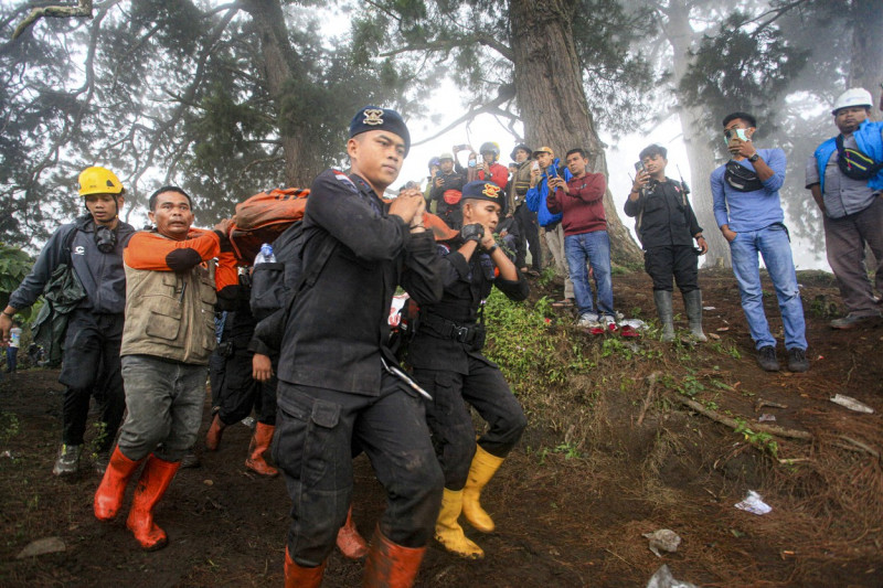 22 climbers killed as Indonesia's Marapi volcano erupts