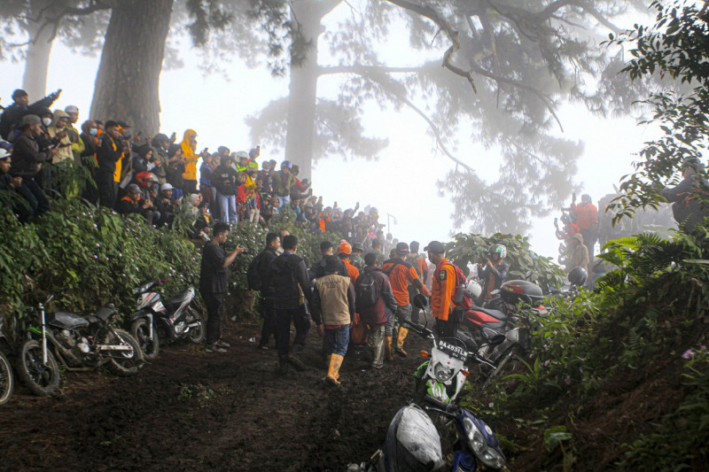 22 climbers killed as Indonesia's Marapi volcano erupts