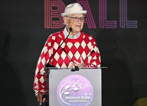 Norman Lear a murit. Celebrul scenarist şi producător american avea 101 ani