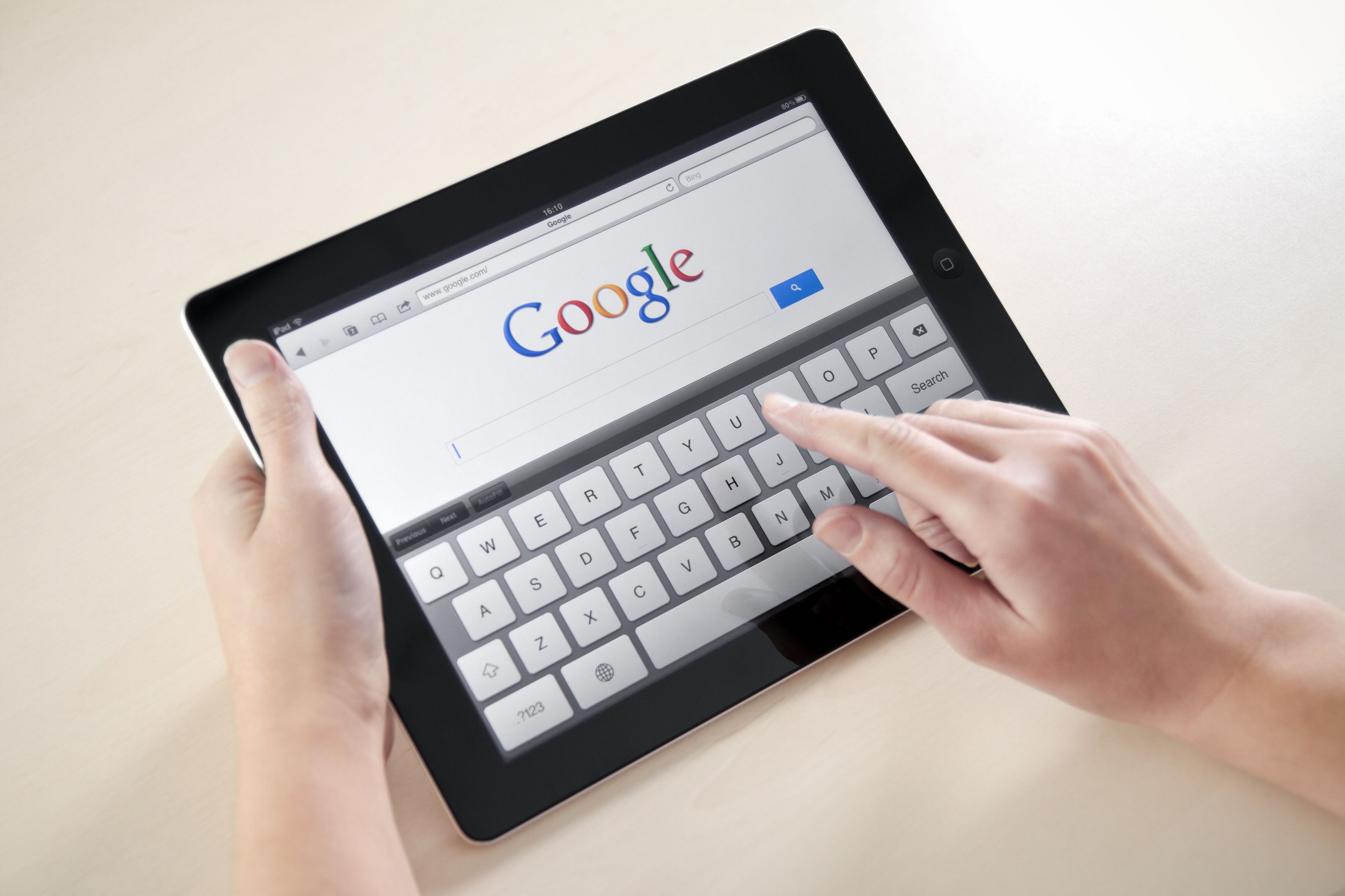 Senator SUA: Guvernele spioneaza utilizatorii Apple şi ai Google prin intermediul notificarilor push
