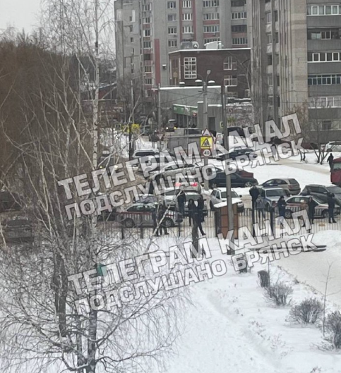 Doi morți și patru răniți într-un atac armat într-o școală din Rusia. Alina a venit cu pușca la ore și a început să tragă în băieți