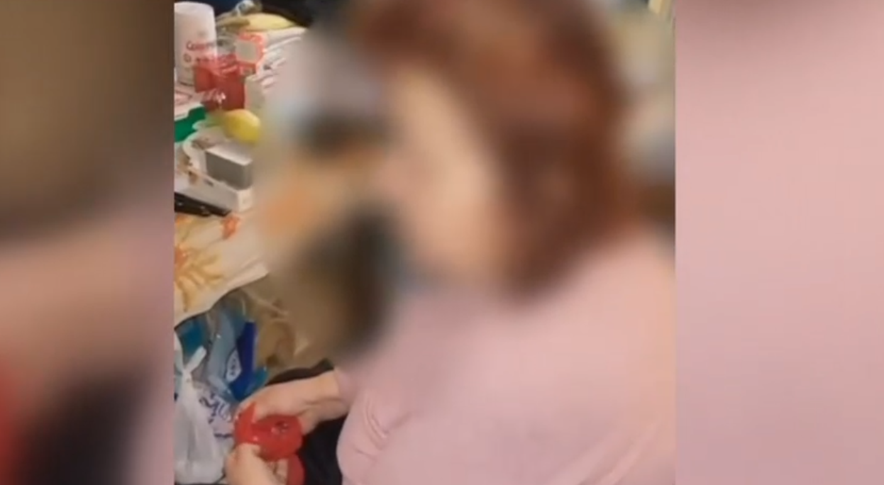 Șase bătrâni din București căsătoriți cu forța și sechestrați pentru bani și case. 10 persoane au fost reținute