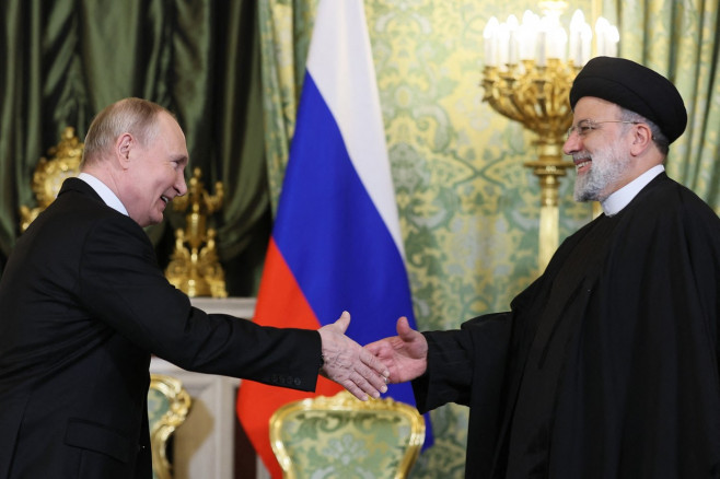 Putin l-a primit pe președintele iranian la Kremlin (7)