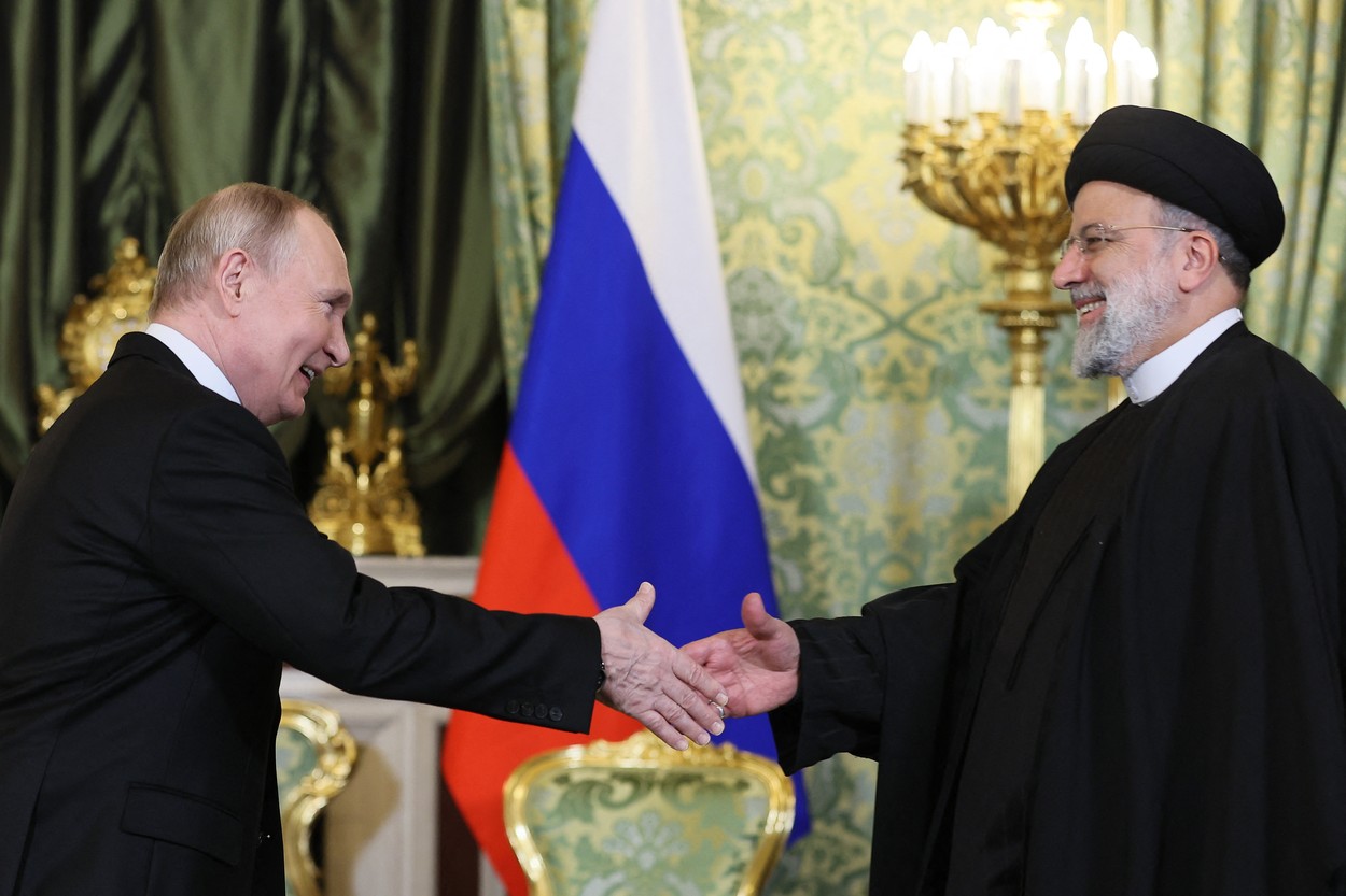 Putin l-a primit pe președintele iranian la Kremlin. „Relaţiile noastre se dezvoltă foarte bine”