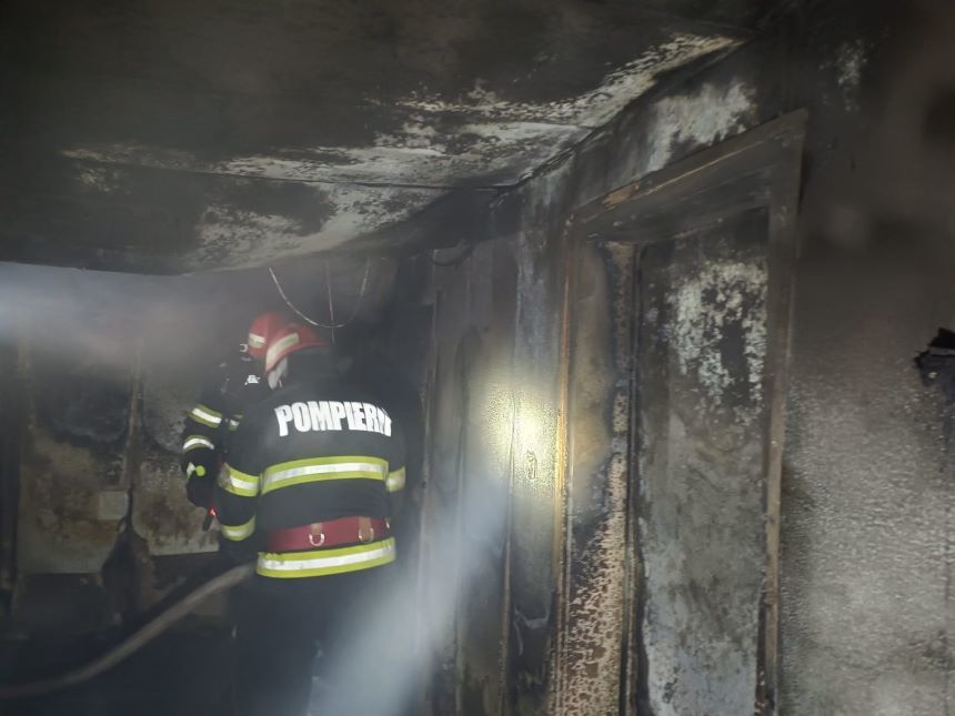 Incendiu puternic la o navă cu cereale ancorată în zona Mila 35 din judeţul Tulcea