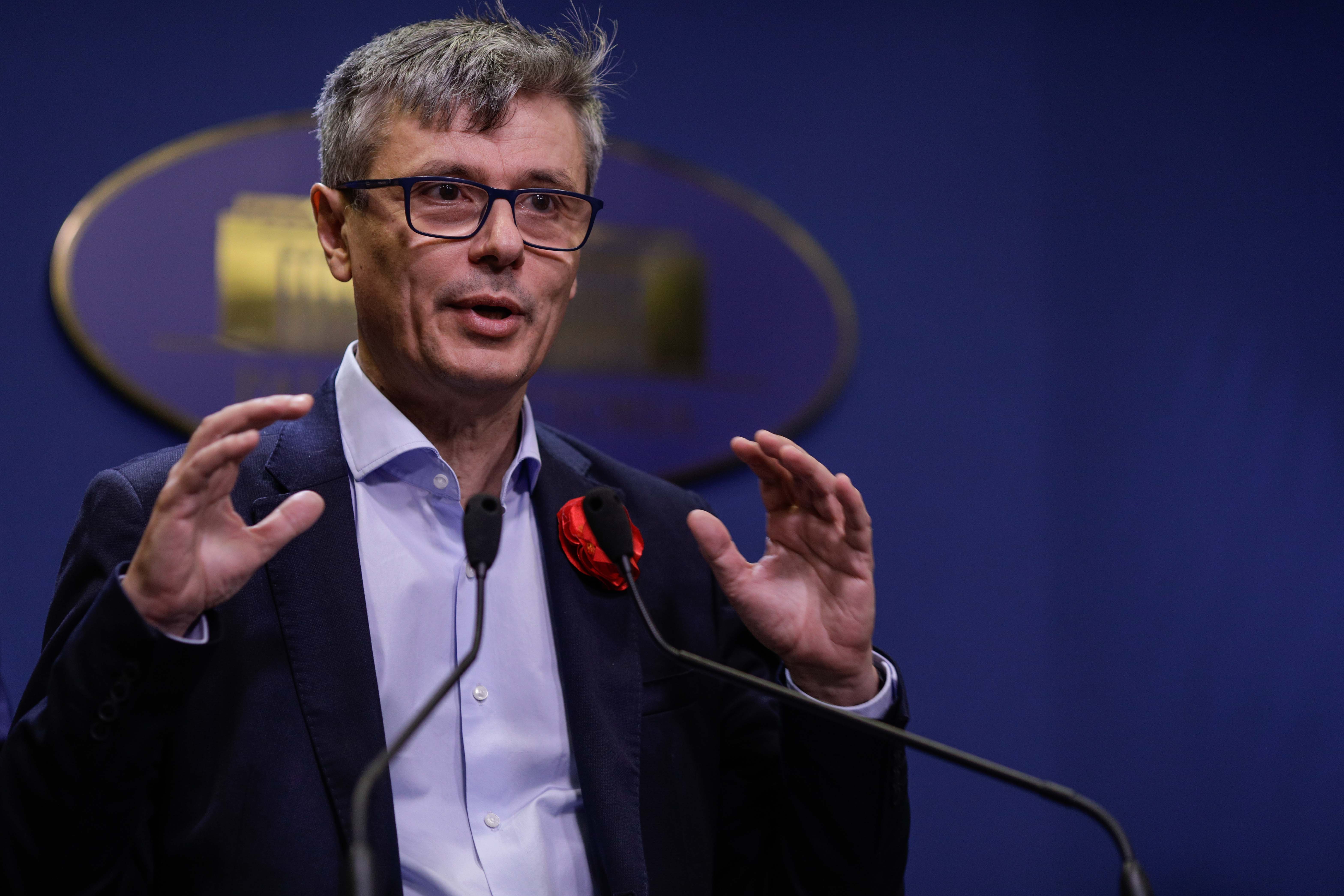Cine vă spune să alegeți între nuclear și verde vă vinde un slogan