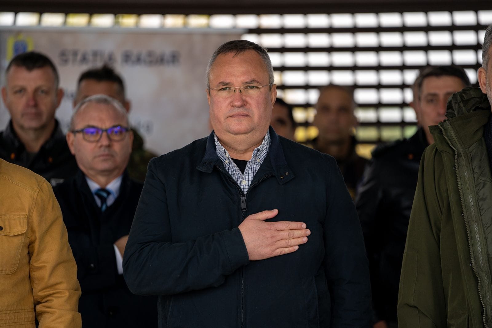 Ciucă, de Ziua Națională: „Iubirea de ţară stă în inimă şi în faptă. Suntem datori să veghem destinul acestei ţări”