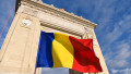 steagul romaniei cu arcul de triumf