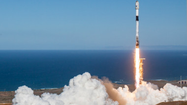 racheta space x falcon 9 a fost lansata in spatiu