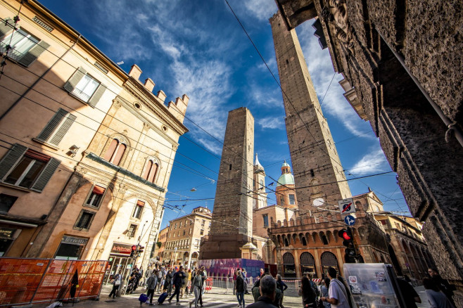 Turnul Garisenda din italia
