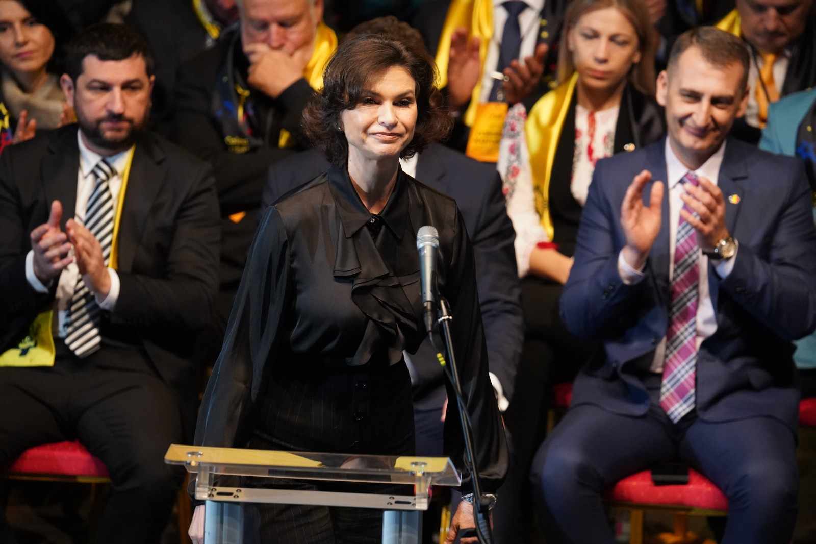 Actrița Ramona Bădescu s-a înscris în AUR: „Sunt aici ca să depun toată iubirea mea pentru țară și românii de acolo”