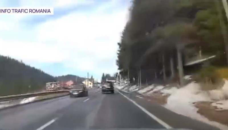 VIDEO Accidentul cu 3 mașini de pe DN1, la Predeal, a fost filmat. 5 oameni au fost răniți