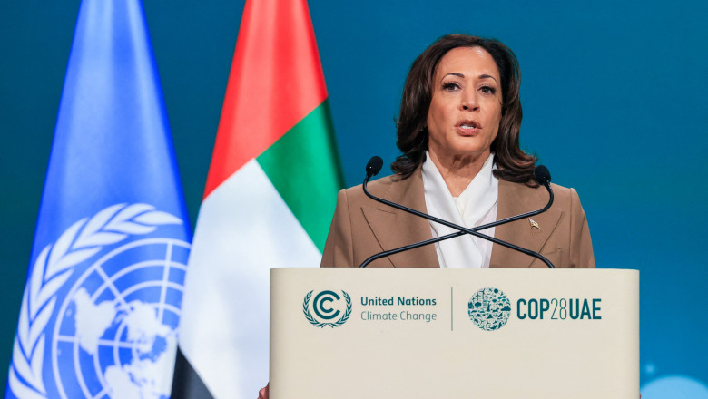 Kamala Harris vorbește de la tribuna COP 28, în Dubai