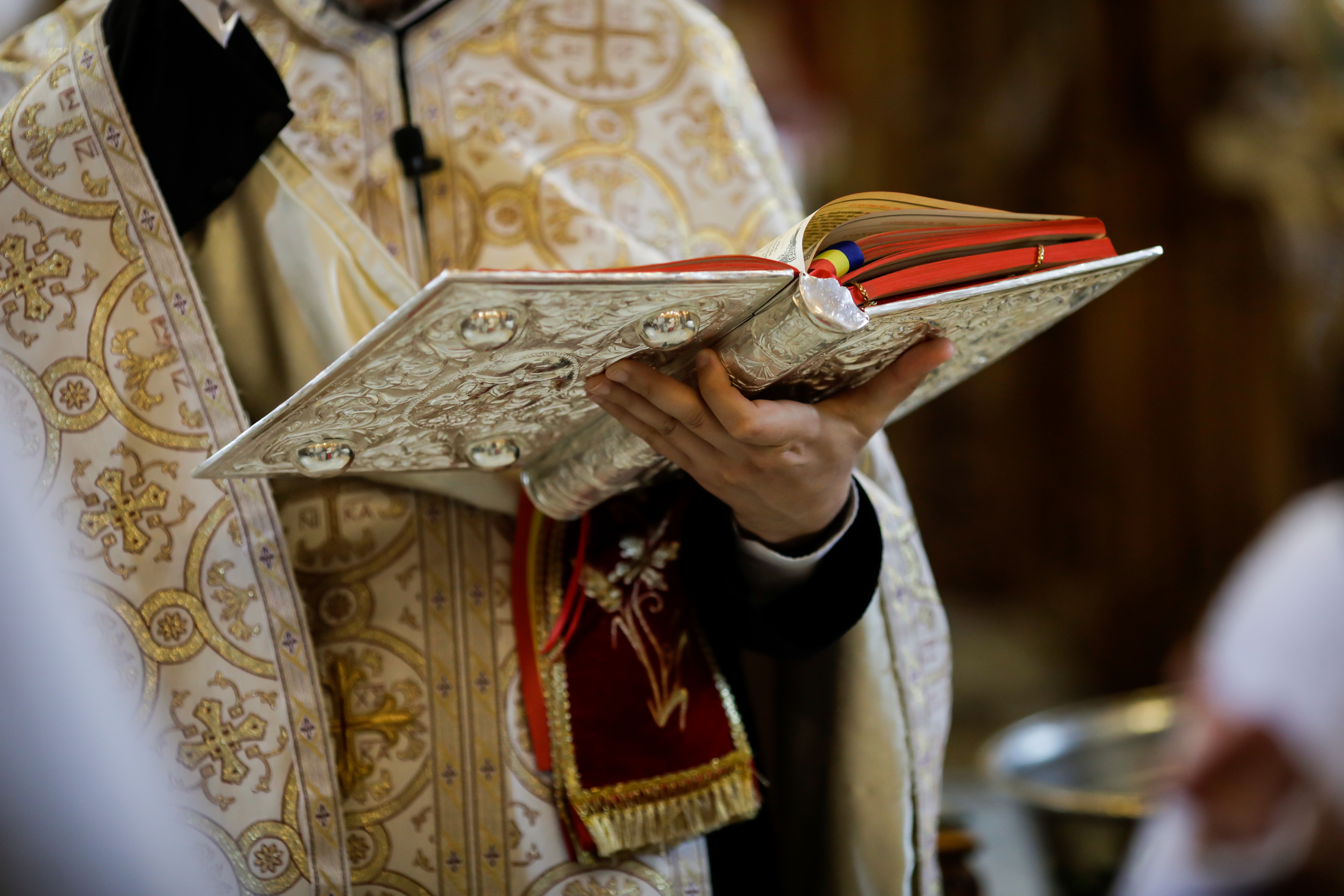 Cum se sancţionează corupţia în BOR. Sfântul Sinod prezintă care sunt măsurile canonice împotriva corupţiei