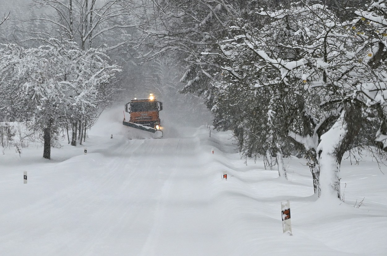 Avertizare de călătorie pentru românii care merg în Cehia: Meteorologii au emis un cod roșu de ninsori