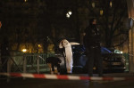 One Dead, Two Injured After Man Attacks Tourists Near Eiffel Tower - Paris