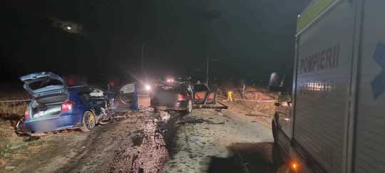 FOTO Accident grav: Trei persoane, găsite în stop cardio-respirator. Una dintre victime, declarată decedată, un tânăr a fost resuscitat